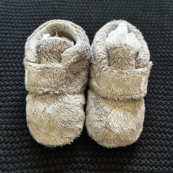 UGG Bixbee Fleece Baby Bootie - Charcoal, Size 4/5 (12-18 months) - Picture 2 of 7